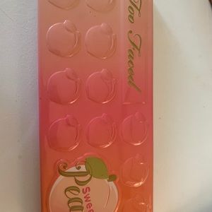 too faced sweet peach pallet
